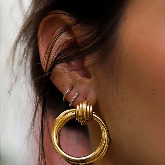 NWOT Missoma 18k gold plated Lucy Williams front facing hoops with box - Picture 3 of 8